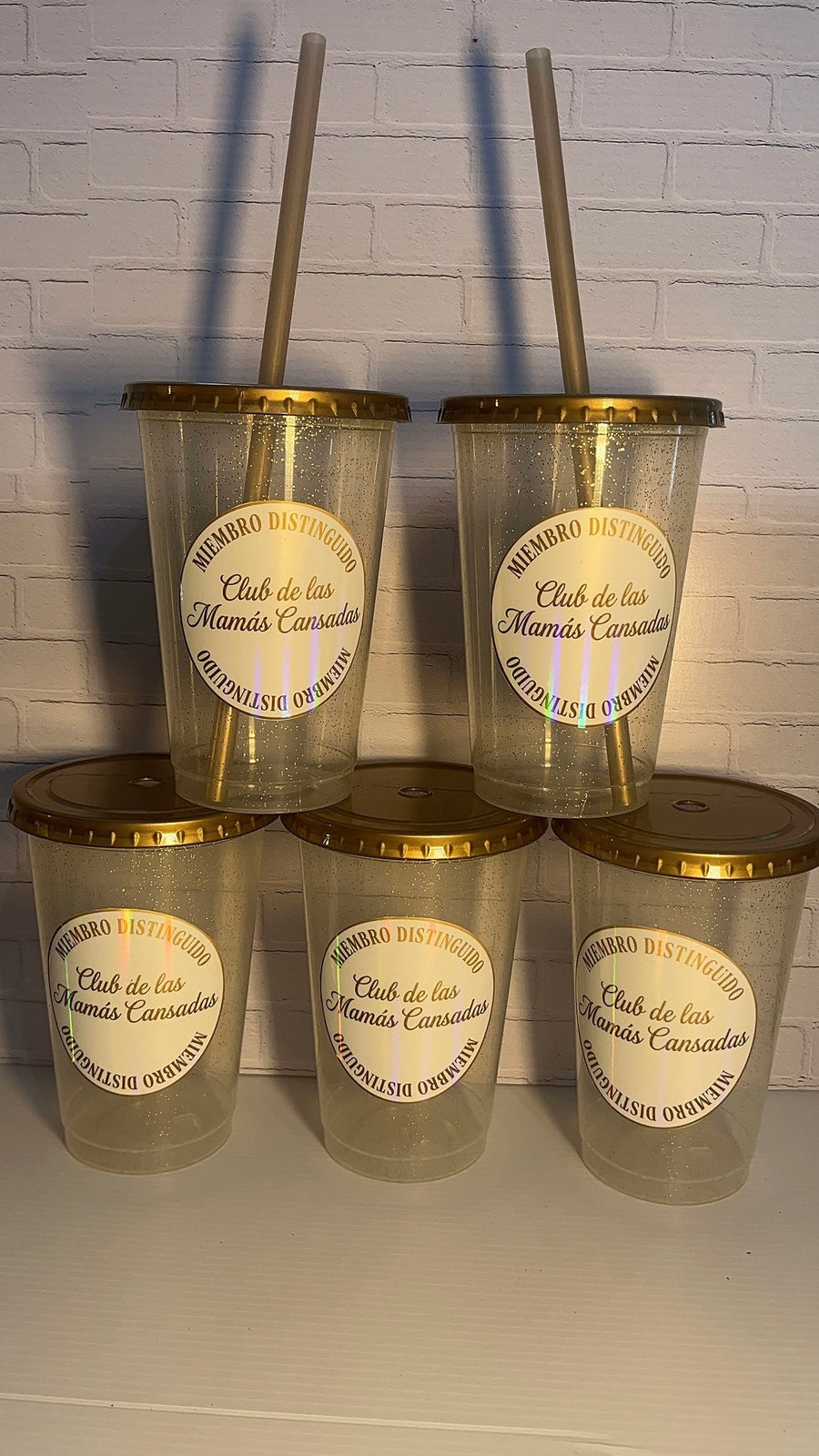Vasos con popote glitter dorado personalizados con etiqueta para fiesta