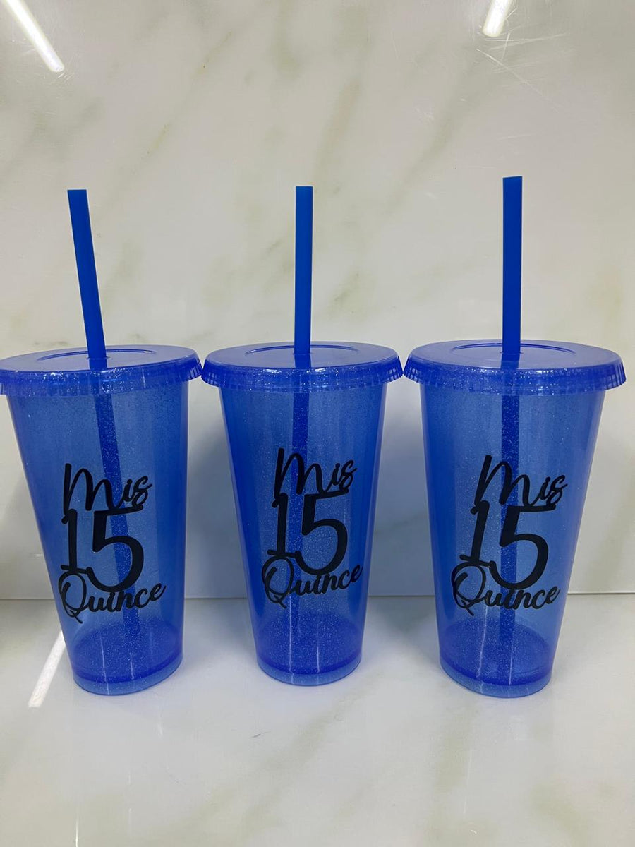 Vasos con popote glitter azul decorados con vinil “Mis 15 Quince”