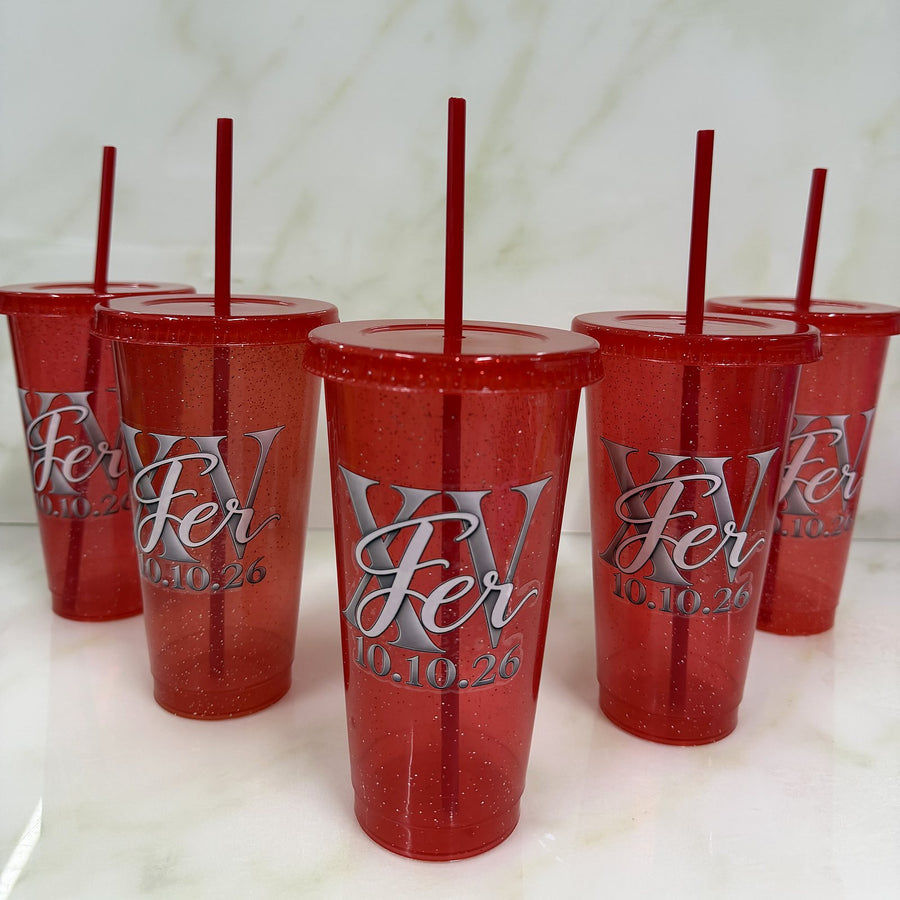 Vasos glitter rojos personalizados para XV años con monograma plateado y fecha